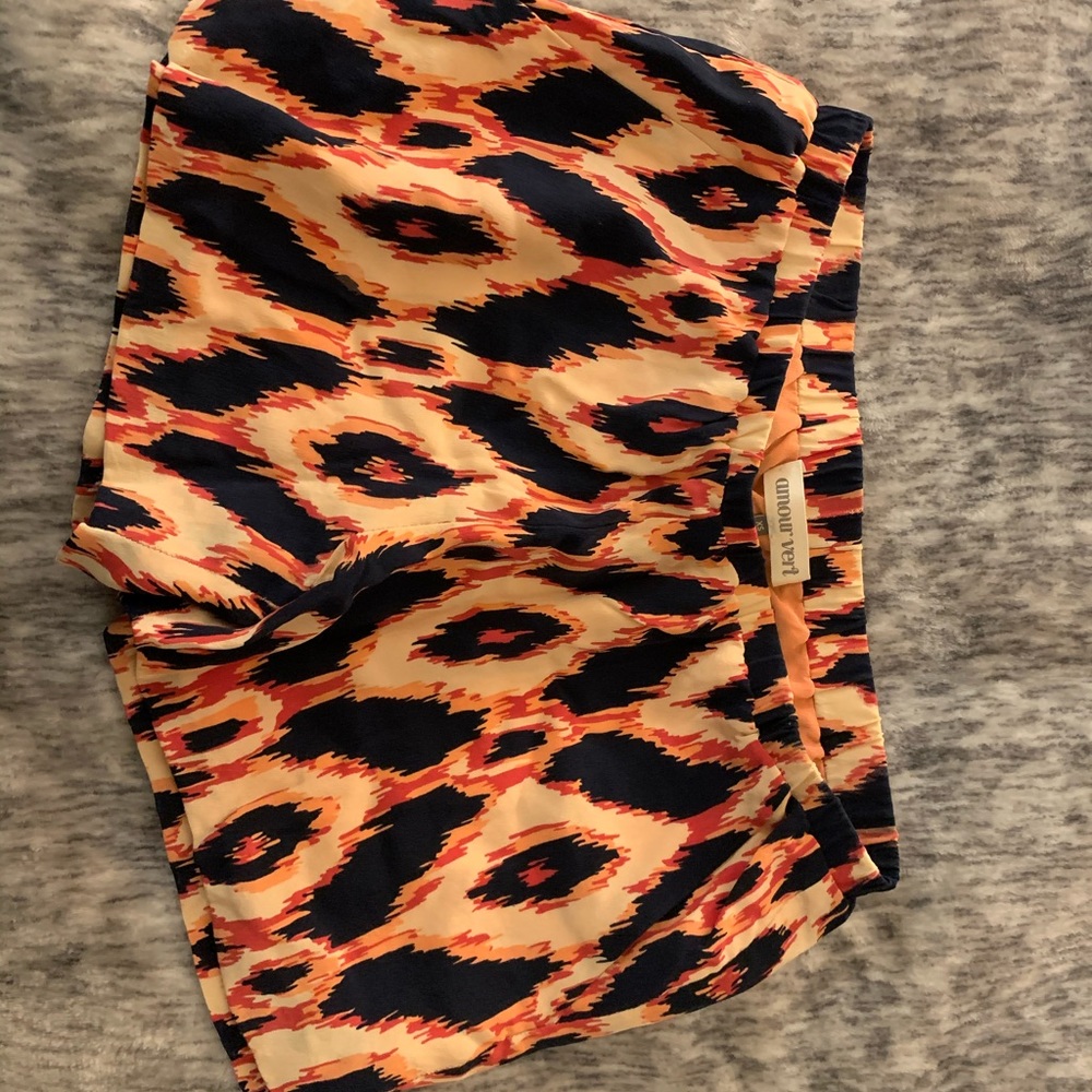 Multi color shorts (navy, orange)